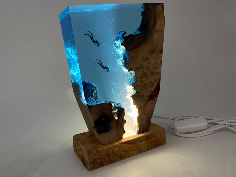 Luz nocturna de resina epoxi para buceador, regalo de cumpleaños, luz de madera personalizada hecha a mano, regalos únicos de decoración para el hogar, regalo para ella