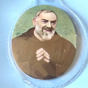 Reliquie von Pater Pio, Ex-Indumentis, Vintage, ovale Form, in transparenter Blisterverpackung versiegelt, starker Schutz, gesegnet in San Giobino Rotondo