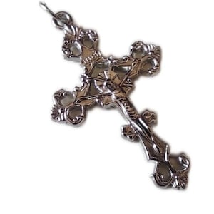 Latin cross with fully decorated cross arms and crucified Christ in relief - a real piece of jewelry to wear - lucky cross 4x2.5cm - REF1019