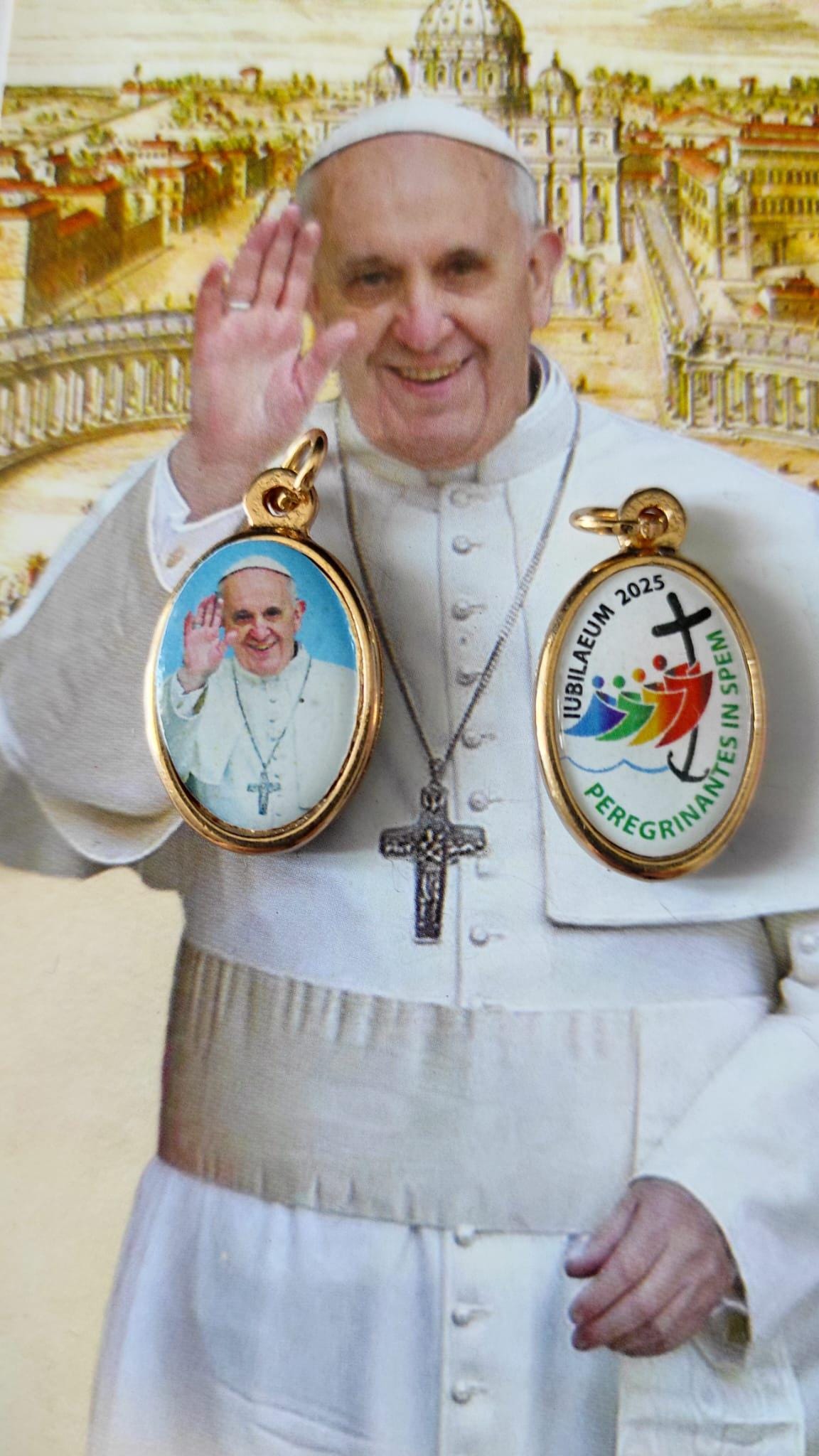 Pope Francis medal double sided, with gold edges, on the back is the official emblem of the Jubilee 2025, blessed by Pope Francis 2.5x1.5cm