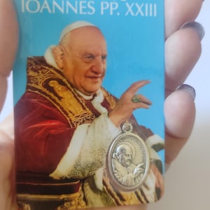 Papa João XXIII, Santo Cartão com medalha de metal banhado a prata, o Papa o bom papa por sua bondade abençoado no Vaticano