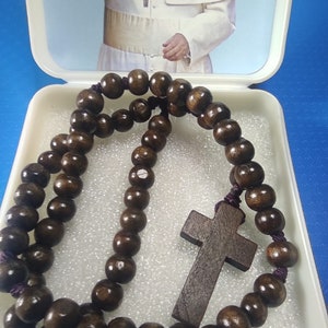 Różaniec z drewna orzechowego, ręcznie wykonana modlitwa, bardzo piękna, żywa, powodzenia, pobłogosławiona przez papieża Franciszka, Ref 2011