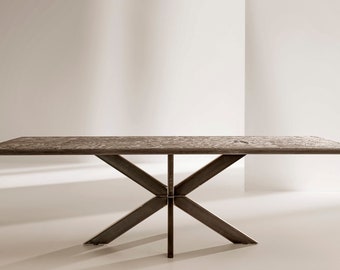 Table d'extérieur sur mesure. Plateau de table en microciment et pieds en métal. Choisissez les couleurs, les tailles et les formes. Qualité supérieure et expédition sûre.