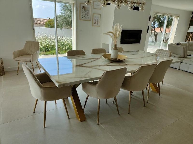 Mesa de comedor de cristal para 4 a 6 personas, mesa de comedor de vidrio  de 63 pulgadas, mesa de cocina moderna con patas doradas y parte superior  de