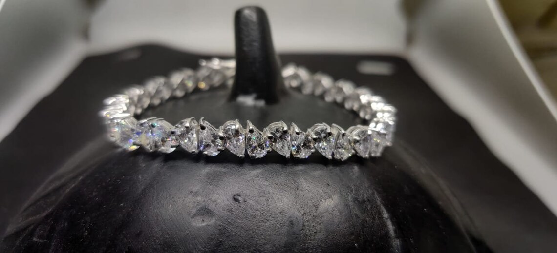 Pear shaped diamond bracelet Clearance