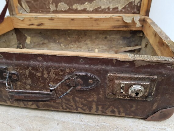 Antique Leather Suitcase, Old Train Case, Leather… - image 9
