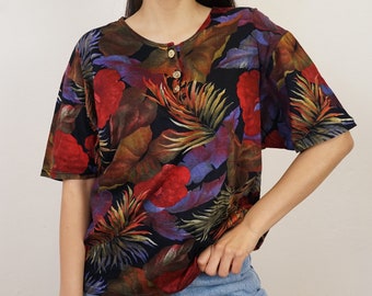 Vintage floral T-Shirt Size M colorful short sleeved shirt