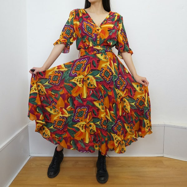 Vintage colorful Dress size M short sleeve crazy pattern pattern dress midi dress