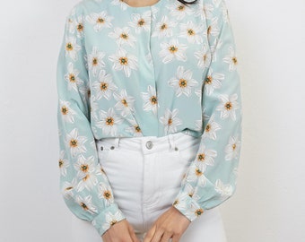 Vintage floral silk Blouse size M-L long sleeve light blue white floral pattern blouse round collar