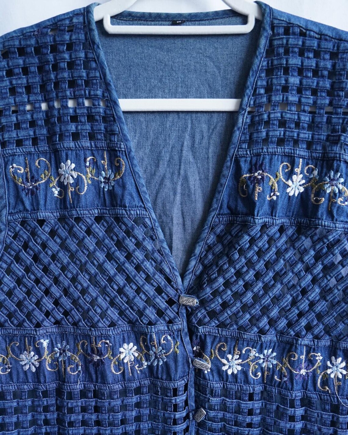 Vintage Denim Vest size M embroidery floral blue medium wash denim vest jacket, foto 2 di 5