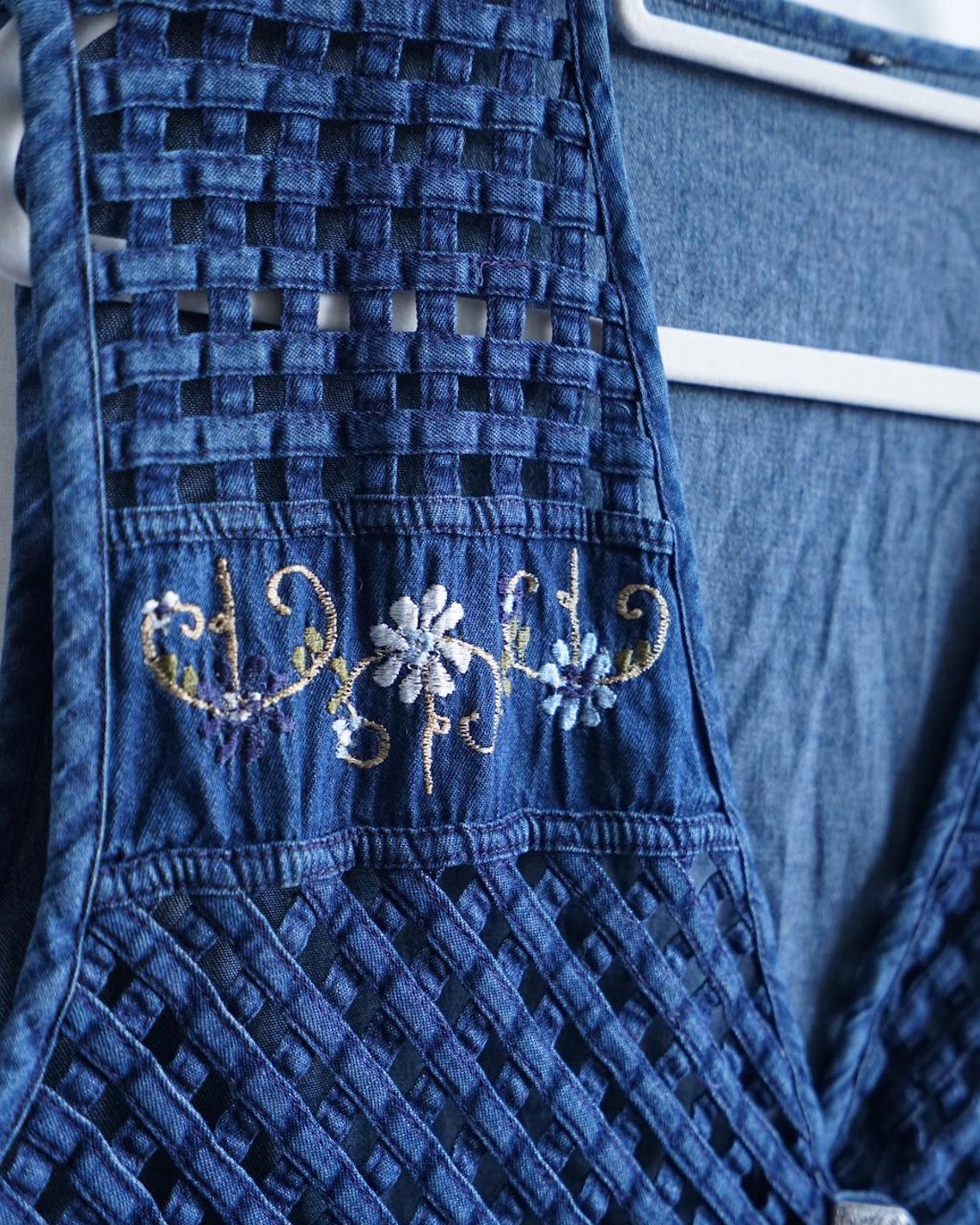 Vintage Denim Vest size M embroidery floral blue medium wash denim vest jacket, foto 4 di 5