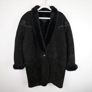Manteau en peau de mouton vintage taille XL détails brodés manteau en cuir noir manteau en peau de mouton des années 70 manteau d'hiver manteau en peau de mouton veste en cuir