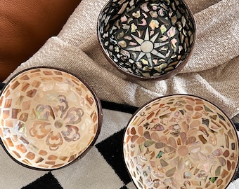 Handgemachte Kokosnussschale mit Perlmutteinlage - Umweltfreundliche dekorative Schale, tropische Boho-Dekoration, nachhaltiges Geschenk