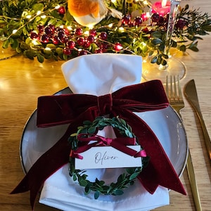 Corona delicada con nombre personalizado para todas las ocasiones, para Navidad, Pascua, boda, fiesta, celebración, familia, vegetación, color burgyndy