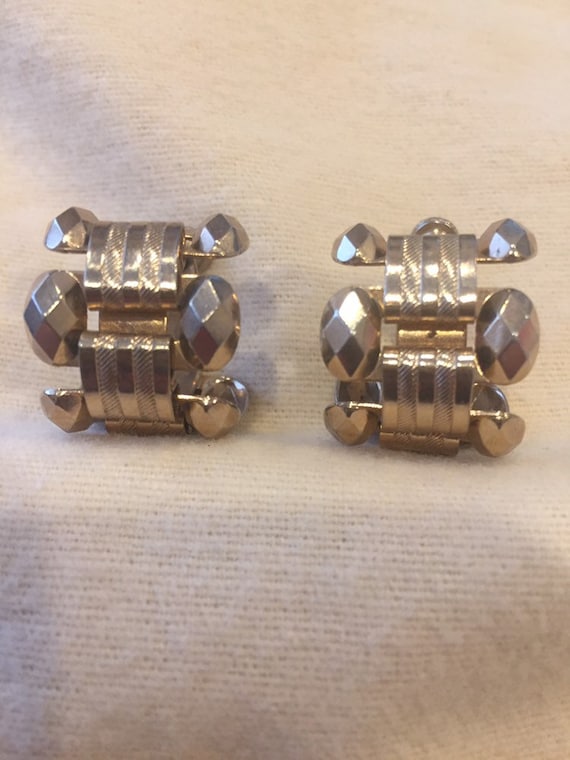Chunky Retro design screwback hoop earrings