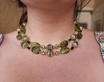 Collana di pietre a strati