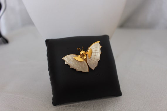 Buttery Pin