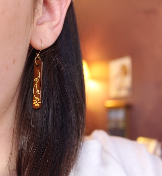 Wood Dangle Earrings with Daisy Flower