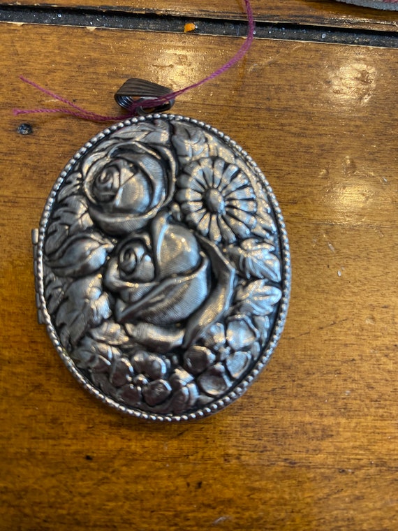 Vintage Oval Photo Locket