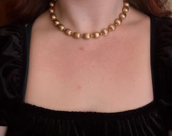 Collana girocollo vintage con perline color oro marchiate Trifari