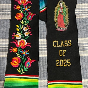 Faja de estola de graduación personalizada Virgen de Guadalupe 2025, clase 2025, graduado latino, faja de graduación floral, girasoles, rosas