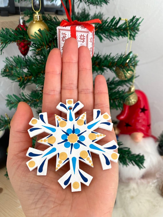 24 Pieces Wooden Snowflakes Ornaments 3inch Snowflake Christmas Ornament  for Winter Christmas Tree Decoration Holiady Gift Crafts