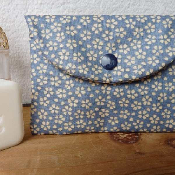 Pochette à savon / Etui pour cosmétique solide / pochette imperméable / pochette savon nomade / cadeau de noël petit prix