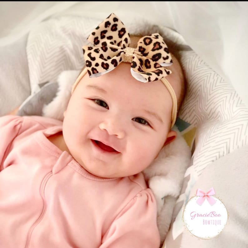 Set of 2 piggies hair bow cheetah print Leopard print hair bow clips. Cheetah print bow baby headband