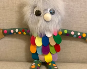 Juguete de monstruo de fieltro y piel hecho a mano - Juguete de peluche suave y tierno - Único en su clase