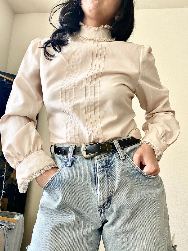Vintage 1960s lace pleated puff sleeve blouse