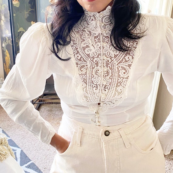 1980s Victorian Inspired-Bishop Sleeve- Detailed f