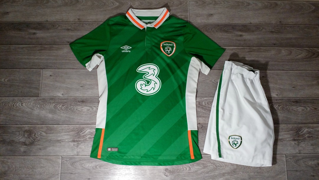 Ireland national team Great Britain Irish umbro football Etsy 日本