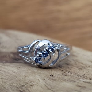 Montana Yogo Sapphire - 3 stone Ring set in Sterling Silver with Free Shipping !! (YRS 201)