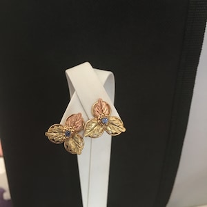 Montana Yogo Sapphire Earrings set in Black Hills Gold and FREE SHIPPING ! (YE 180)