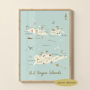 Op de afbeelding: Een ingelijste print van de Amerikaanse Maagdeneilanden, met een lichtblauwe achtergrond en een kaart met illustraties van bezienswaardigheden en dieren in het wild. De tekst "U.S. Virgin Islands" staat onderaan. De woorden "digital download" zijn ook aanwezig.