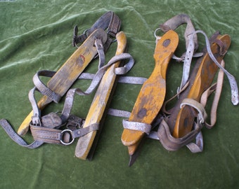 2 paires de patins à glace hollandais vintage en bois,