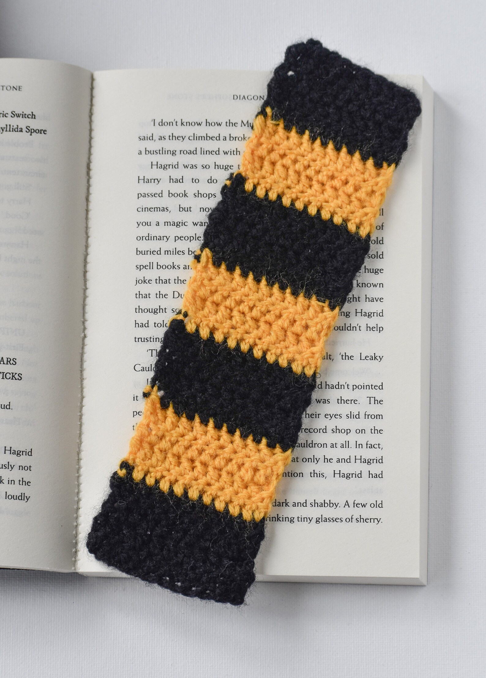 Crochet Harry Potter Bookmark in Hufflepuff house colours. Etsy