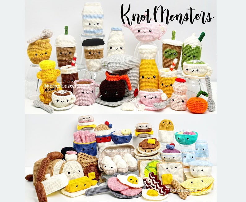 Pode incluir: Uma cole&ccedil;&atilde;o de peluches de comida feitos de croch&ecirc;, incluindo uma x&iacute;cara de caf&eacute;, um cart&atilde;o de leite, uma caixa de suco e uma variedade de itens de caf&eacute; da manh&atilde;. Os peluches s&atilde;o todos coloridos e t&ecirc;m rostos fofinhos.
