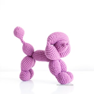 Schema all'uncinetto per un barboncino con palloncino. Solo download immediato! Schema all'uncinetto per un animale con palloncino amigurumi.
