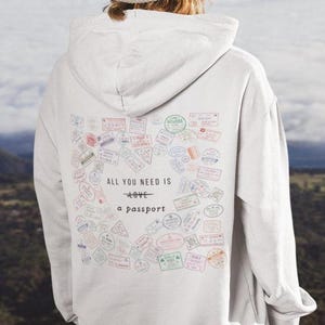 Sudadera con capucha con sellos de pasaporte Sudadera con capucha para amantes de los viajes Sudadera con capucha para viajeros del mundo Regalos de viaje vintage Regalo de asistente de vuelo jetsetter Sudadera con capucha de viaje