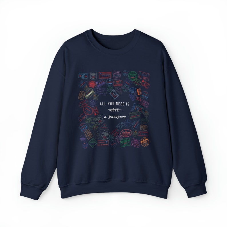 Carimbos de passaporte Moletom Amante de viagens Suéter Wanderlust Crewneck Vintage Viajante Top Presentes para viajantes Presente para comissário de bordo Suéter de viagem Navy
