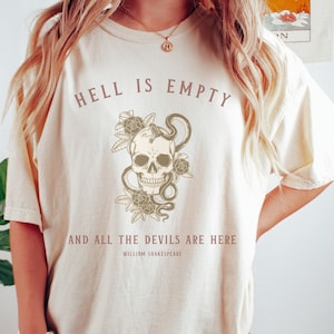 ヘル・イズ・エンプティ シェイクスピア シャツ ゴブリンコア クロージング ダーク アカデミア クロージング グランジ Tシャツ シェイクスピア Tシャツ エモ ライト アカデミア 文学 Tシャツ