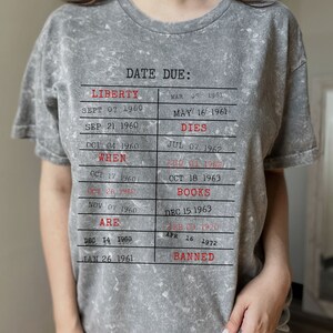 La liberté meurt quand les livres sont interdits T-shirt J'ai lu des livres interdits T-shirt T-shirt livresques interdits T-shirt vintage Library Due Date Card