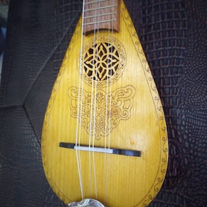 Baglamas Greek with pyrography design and Shellac