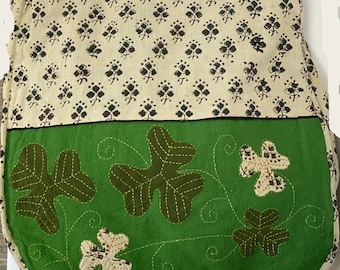 Hand geborduurd, Eco Friendly, Fair Trade, 100% Pure Cotton Shamrock Lucky Charm Handtas in Forest of Maple