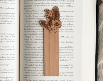 Hummingbird Wood Bookmark, Flower Bookmark, Gifts Teacher, Gifts for Bird Lover, Gift for Reader, Eco-Friendly Christmas Gift
