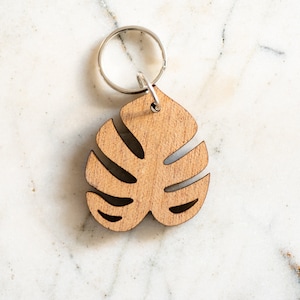 Monstera Leaf Wood Keychain, Plant Keychain, Nature Keychain, Eco-friendly Keychain, Lanyard Keychain, Stocking Stuffer