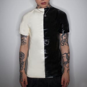 Camiseta de látex SCHISM (disponible en todos los tamaños)