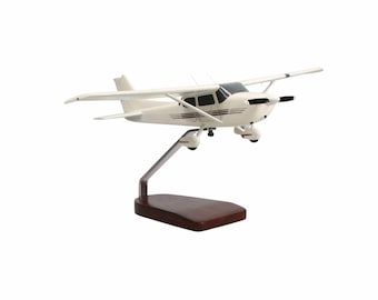 Cessna 172 Skyhawk Modelo grande de caoba