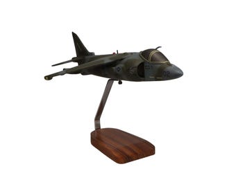 McDonnell Douglas AV-8B Harrier II Modelo grande de caoba